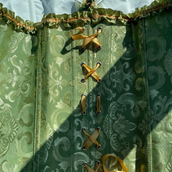 Oooh laaa laaaa! A beautiful piece for your collection. NWOTS - Picture 6 of 8